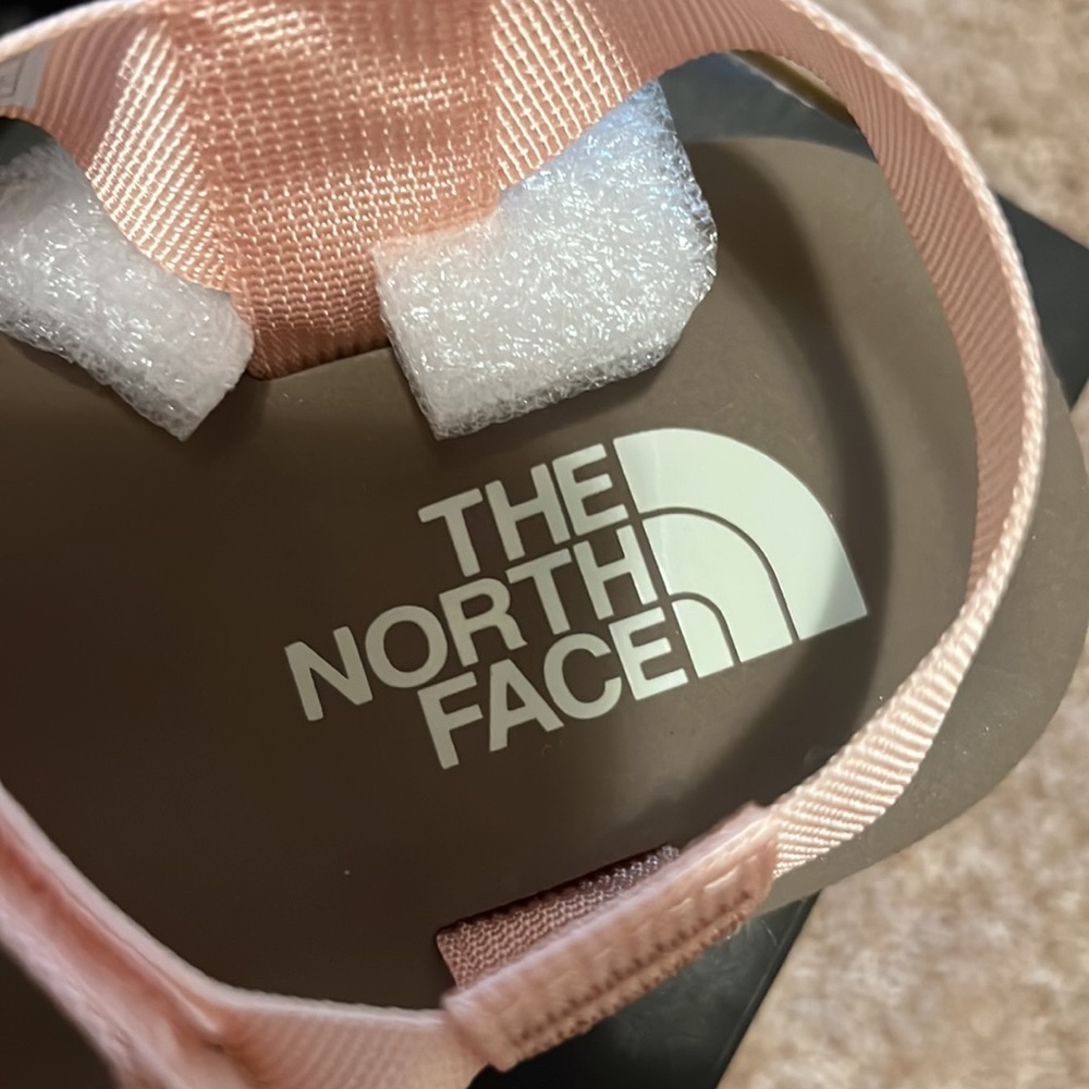 North Face NIB light pink Skeena sandals - Picture 9 of 15